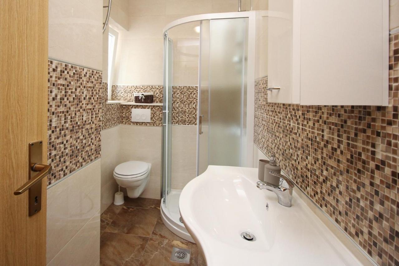 Apartments With A Parking Space Baska, Krk - 18716 Екстериор снимка